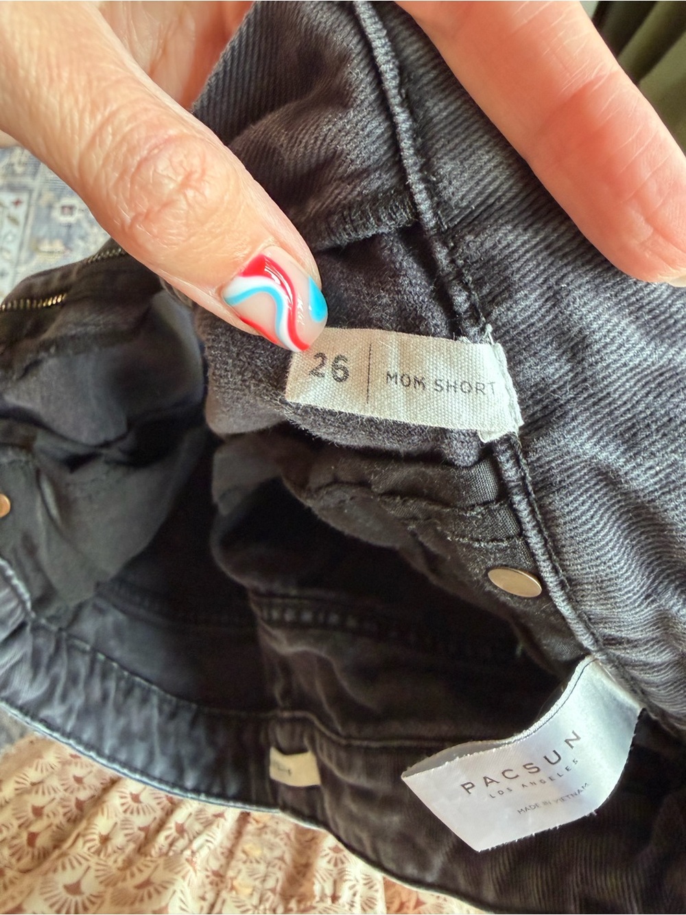PacSun Washed Black High-Rise Denim mom shorts - Picture 3 of 4
